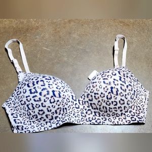 Victoria secret 38c wireless incredible